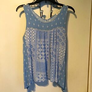 MONTEAU LOS ANGELES LIGHT BLUE FLOWY TOP SIZE MEDIUM